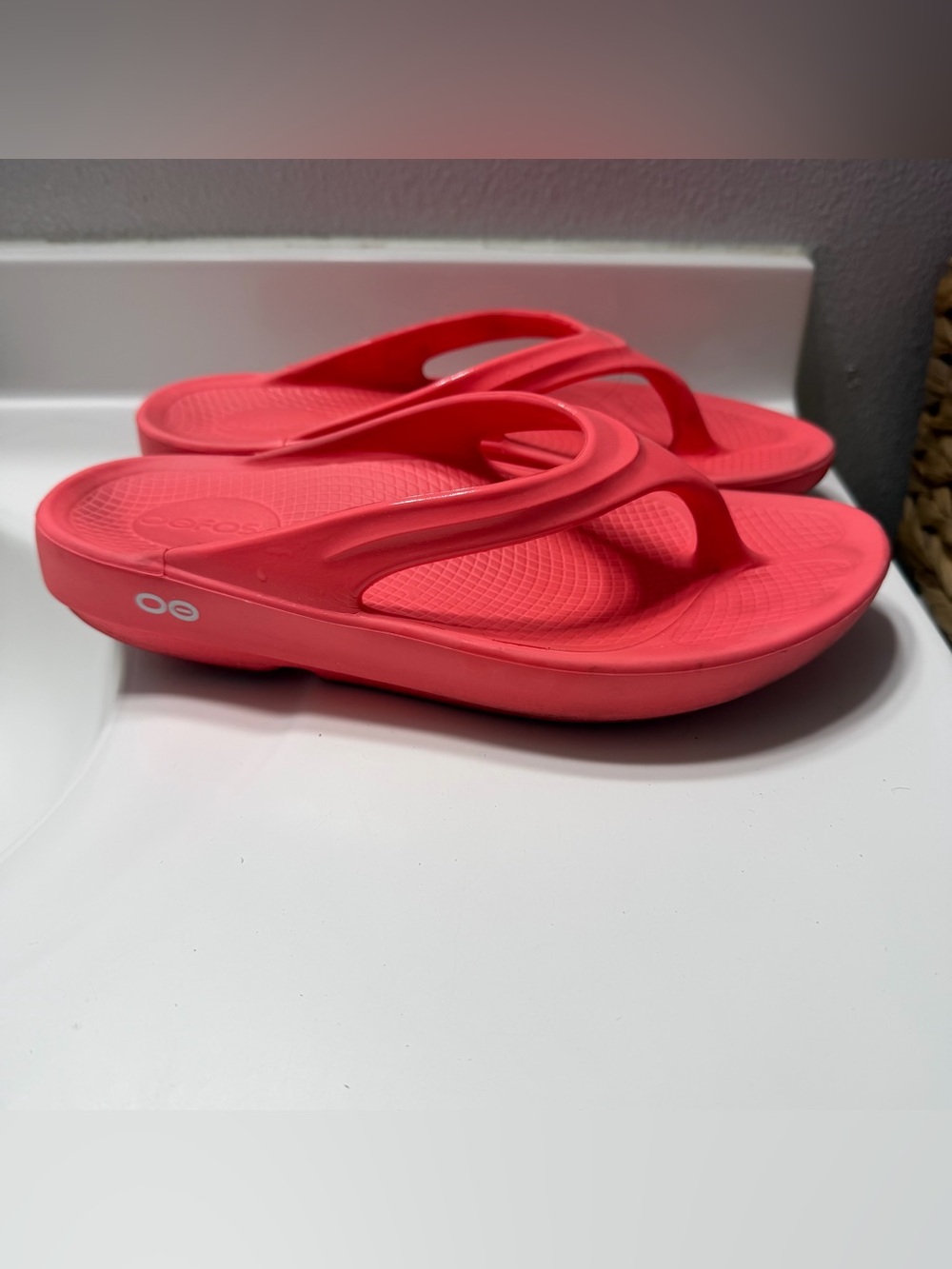 OOFOS Women’s Coral Pink Recovery Flip Sandals